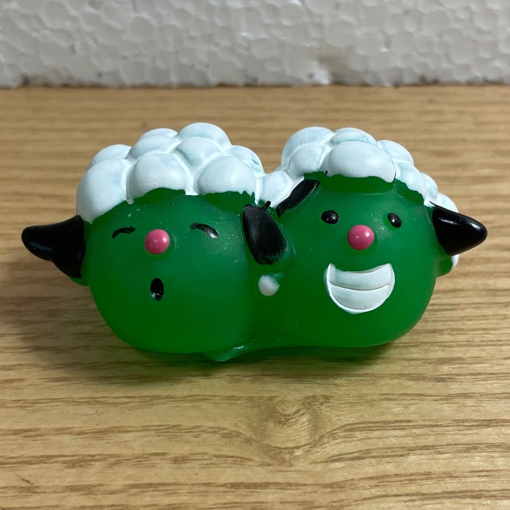 Veggie Tales Nativity Set French Peas as Sheep 2004 Replacement Figure 3"